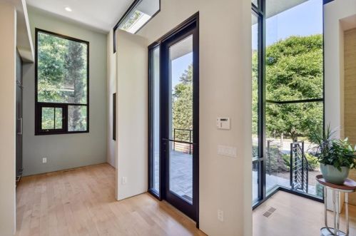 961 Castle Falls Dr, Atlanta, GA 30329-4136