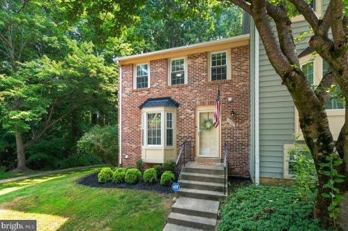 5709 Wood Mouse Ct, Springfield VA  22015-2736 exterior