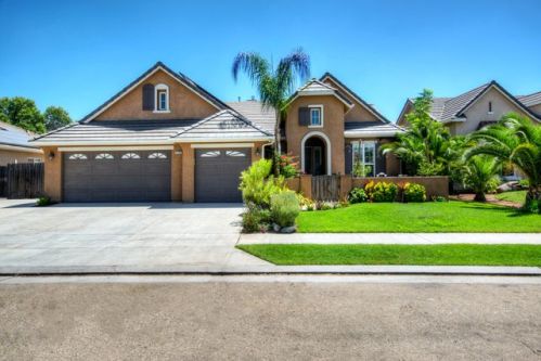 3324 Rall Ave, Clovis, CA 93619-5204