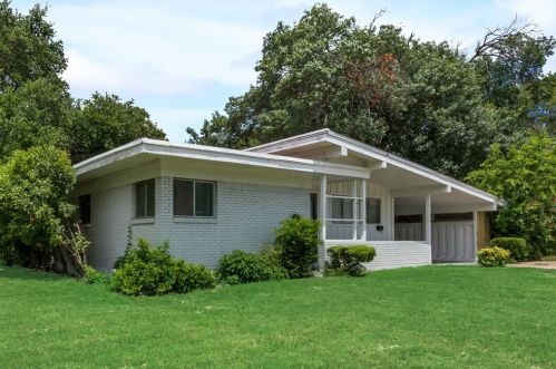 8332 Carrick St, Fort Worth TX  76116-6818 exterior
