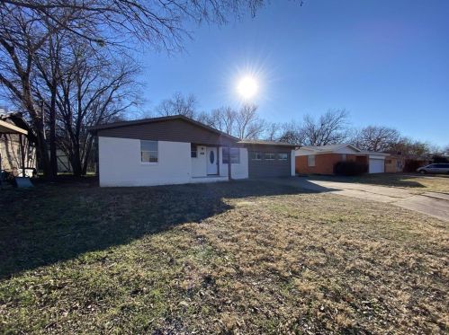 402 17th St, Mineral Wells, TX 76067-7053