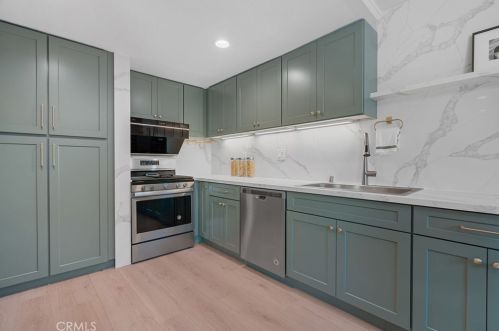 431 Tangelo, Irvine CA  92618-4483 exterior