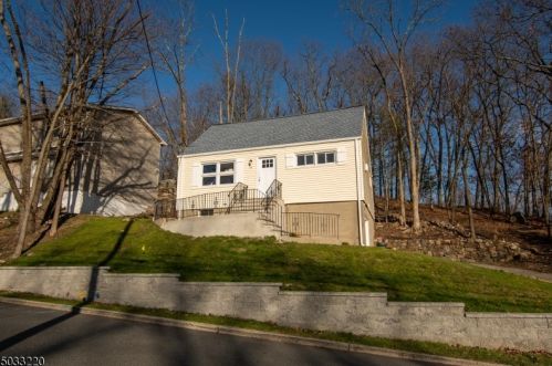 84 Star Lake Rd, Bloomingdale, NJ 07403-1241