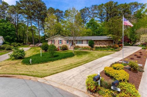 3879 Valley Park Dr, Lilburn, GA 30047-2239