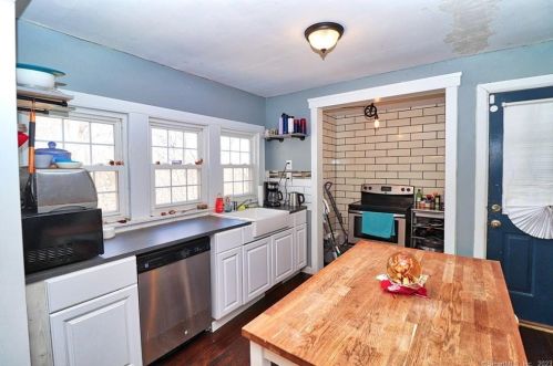 162 Colonial Ave, Waterbury, CT 06704-1308