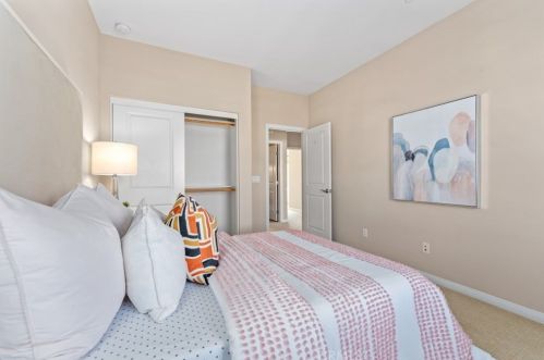 78 Rembrandt, Irvine CA  92620-7314 exterior