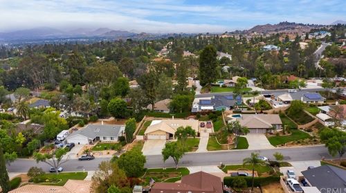 1181 Tiger Tail Dr, Riverside CA  92506-5423 exterior