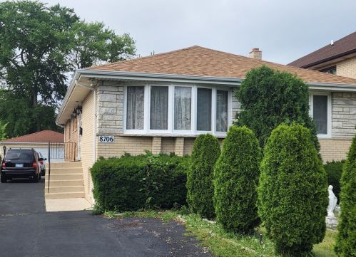 8706 Stolting Rd, Niles IL  60714-1819 exterior