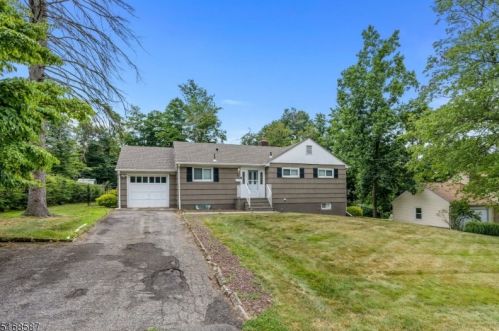 40 Crystal Ave, Town Center NJ  07052-3546 exterior