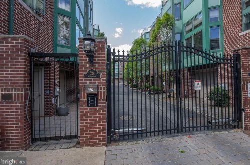 526 Christian St, Philadelphia, PA 19147-4004