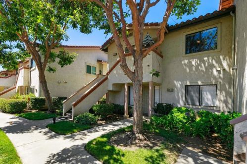 936 Lupine Hills Dr, Vista, CA 92081-5311