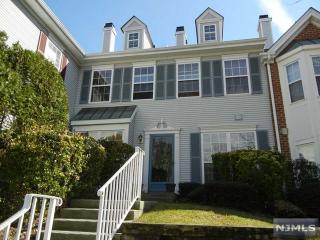 1055 Chedworth Cir, Mahwah, NJ 07430-1381