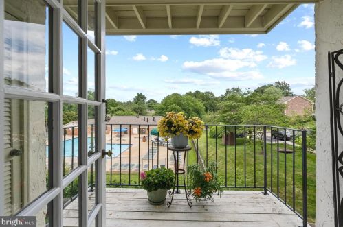 5821 Rexford Dr, Springfield, VA 22152-1049