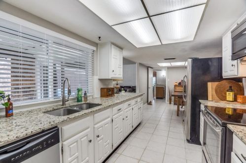 2049 Christie Ln, Carrollton TX 75007-3509 exterior