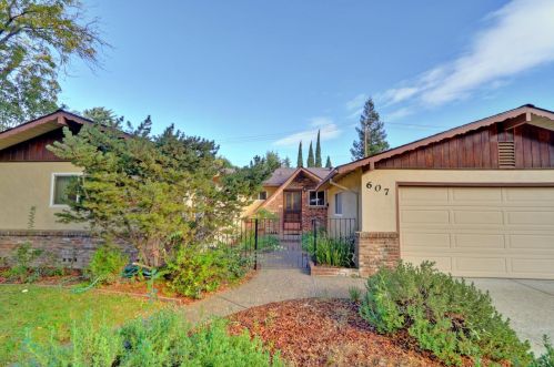 607 Rutgers Dr, Davis, CA 95616-1823