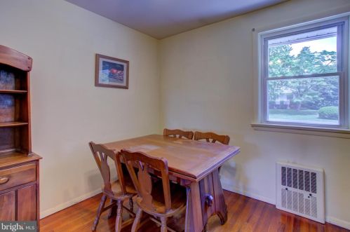 72 Village Dr, Lancaster PA  17601-3324 exterior