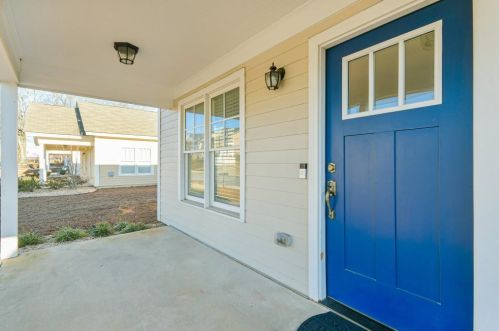 641 Davis St, Gainesville GA  30501-6704 exterior
