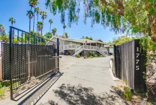 1775 Vale Terrace Dr, Vista, CA 92084-5312