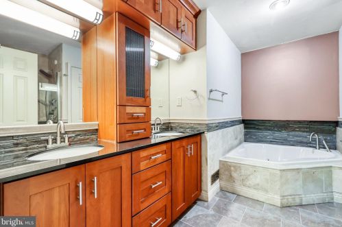 7218 Gentian Ct, Springfield VA  22152-3847 exterior