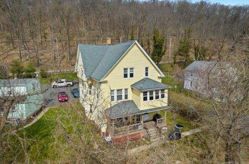 2 Clinton Pl, Wallingford CT  06492-3018 exterior