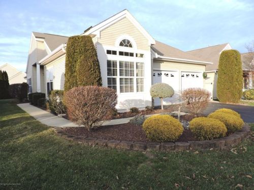 13 El Greco Dr, Lakehurst, NJ 08759-6070