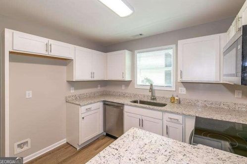 1864 Center Ave, Atlanta GA  30344-4656 exterior