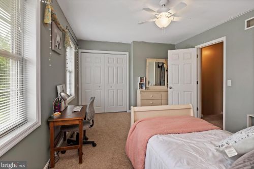 22 Meade Dr, Carlisle PA 17013-8141 exterior