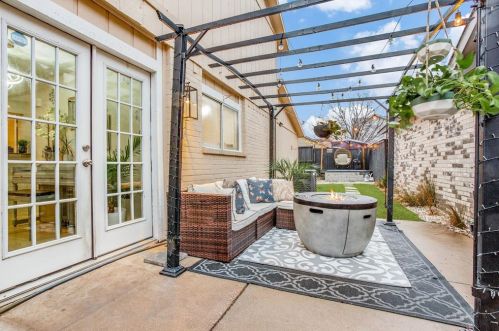 9952 Lone Eagle Dr, Fort Worth, TX 76108-4139