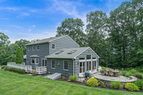 23 Hillside Rd, Woodbury, CT 06798-4021