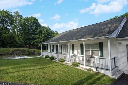 3 Oak St, Fredon, NJ 07860-2212