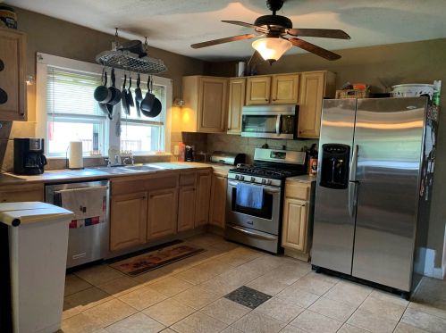 8 Blanchard St, Nashua, NH 03060-4201