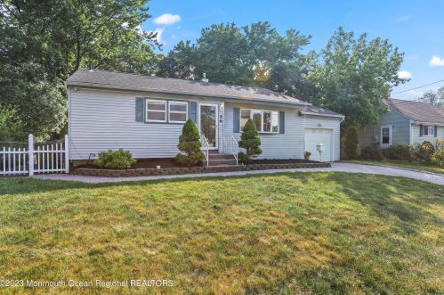 26 Parkview Dr, Hazlet, NJ 07730-1016