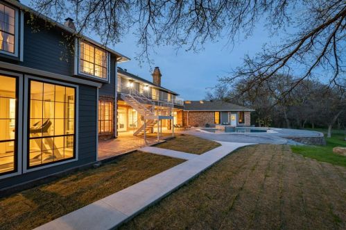 2817 Country Vly Rd, Garland TX  75041-2130 exterior