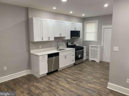 6109 Hegerman St, Philadelphia, PA 19135-3711