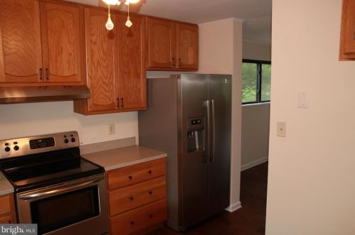 15279 Forest Grove Dr, Woodbridge VA  22191-3911 exterior