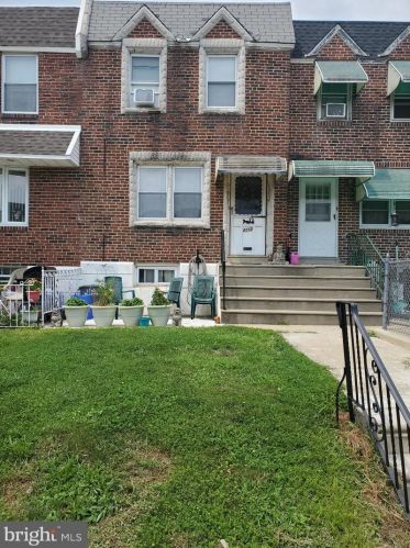 6310 Hegerman St, Philadelphia, PA 19135-3302