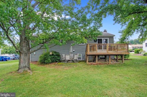 1464 Whispering Spg Dr, York PA 17408-8209 exterior