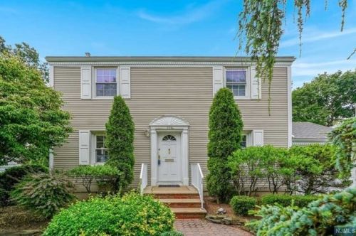 239 Manchester Rd, River Edge, NJ 07661-1222
