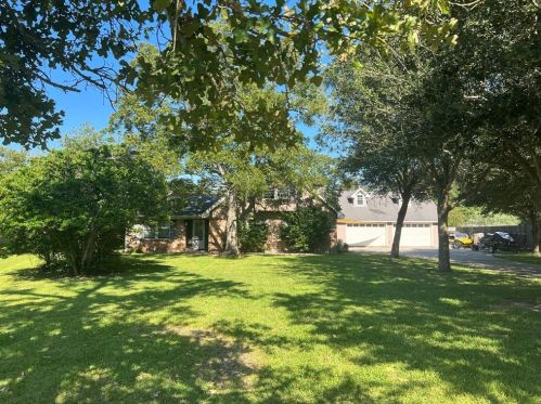 2625 Sams Dr, Taylor Lake Village, TX 77586-1757