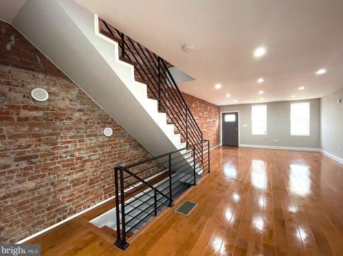 1533 26th St, Philadelphia, PA 19146-4402