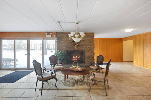 100 Deborah Ln, Wheeling, IL 60090-3004