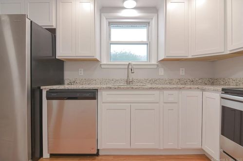 4 Clark Pl, Quaker Hill CT  06375-1204 exterior