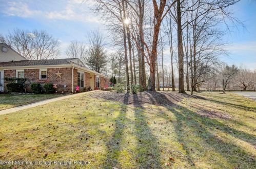 1 Excalibur Ct, Old Bridge, NJ 08857-3201