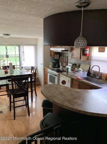 34 Eagle Dr, Lakehurst, NJ 08759-3704