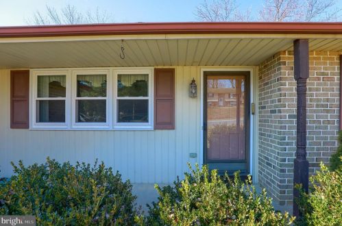 154 Amsterdam Rd, Lancaster PA  17603-9719 exterior