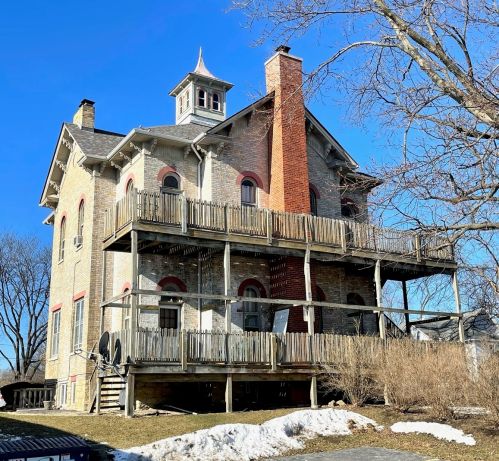 311 Elm St, Itasca, IL 60143-1777
