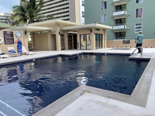 430 Lewers St, Honolulu HI  96815-2444 exterior