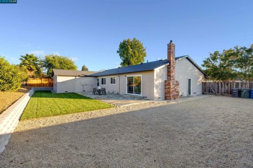 5209 Jomar Dr, Concord CA  94521-2341 exterior