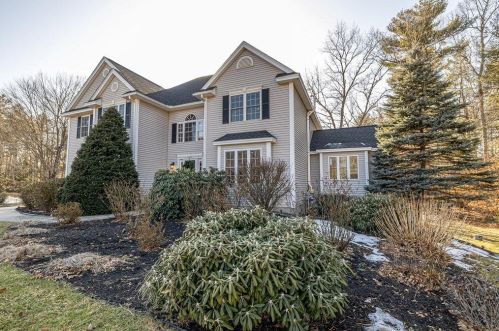 9 Preserve Dr, Londonderry, NH 03053-2588