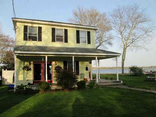 31 Baron Rd, Barrington, RI 02806-4229